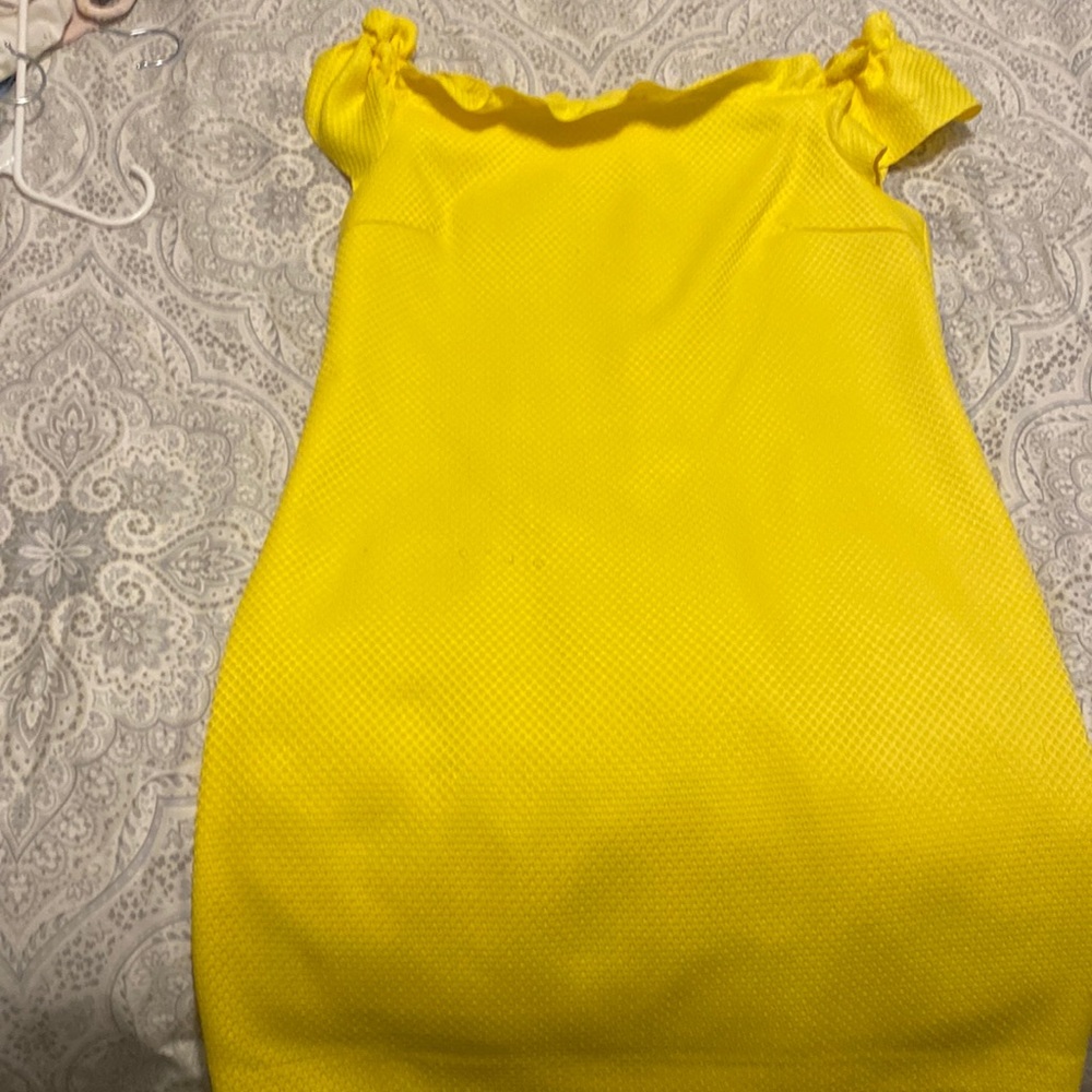 Women’s Trina Turk Yellow Dress Size 6 excellent condition